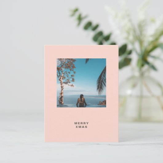 トロピカルクリスマスビーチの写真と文字の挨拶 ポストカード (スタンド正面)