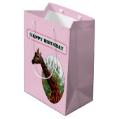 「トロピカルグレース：ハイビスカスのキリンのポップアウトアート ミディアムペーパーバッグ (裏面アングル)