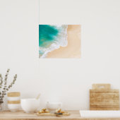 トロピカルサンドビーチ – 波 – ドローンビュー写真 ポスター (キッチン)