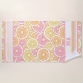 トロピカルシトラスフルーツ柄の名前モノグラム ビーチタオル (正面)