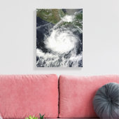 トロピカルストームダービーの衛星ビュー キャンバスプリント (インサイチュ (リビング))