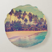 トロピカルパラダイス：海、ホテル、ビーチ。 ラウンドクッション (裏面)