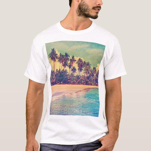 トロピカルパラダイス：海、ホテル、ビーチ。 Tシャツ (正面)