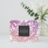 トロピカルパープル/ピンクグリッターパームズ ポストカード (スタンド正面)