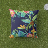 トロピカルパームの木とフローラ水彩ネイビーブルー アウトドアクッション (芝生)