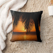 トロピカルパームツリーオンオレンジサンセットアイランド クッション (ブランケット)