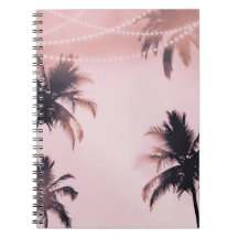 トロピカルパームツリーズアンドライツピンクビーチイビーチ