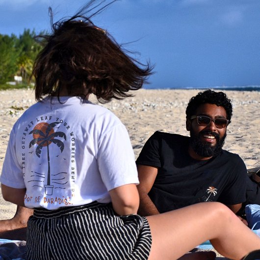 トロピカルパームツリービーチビーブスサマーサンレトロ Tシャツ