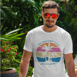 トロピカルビーチパームカスタムツリースプリングブレイクトリップ Tシャツ<br><div class="desc">この可愛いトロピカルパームツリーサンセットTシャツは、大学の友人グループとの春休み旅行や家族とのおもしろいクルーズ船の休暇に最適だ。ビーチや島の家族のカスタマイズ懇親会にグループの外出のためにTシャツの完全なセットをパーソナライズ。</div>