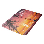 トロピカルビーチパームサンセットオレンジイエロー バスマット (アングル)