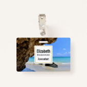 トロピカルビーチ海岸と大きな岩 バッジ (裏面クリップ)