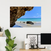 トロピカルビーチ海岸と大きな岩 ポスター (ホームオフィス)