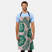 トロピカルピンクとグリーンパーム葉のシームレスパターン エプロン (着用した状態)