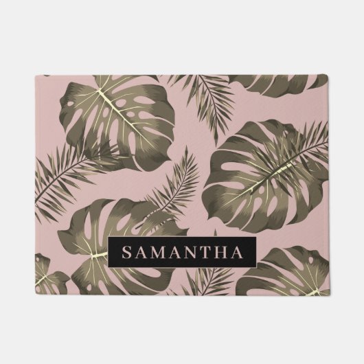 トロピカルピンクと金ゴールドパーム葉のパターンと名前 ドアマット (正面)
