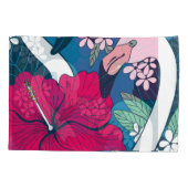 トロピカルフラミンゴ：ハイビスカスプルメリア背景。 枕カバー (裏面)