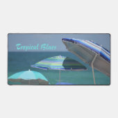 トロピカルブルービーチ傘写真ビーチイ デスクマット (正面)