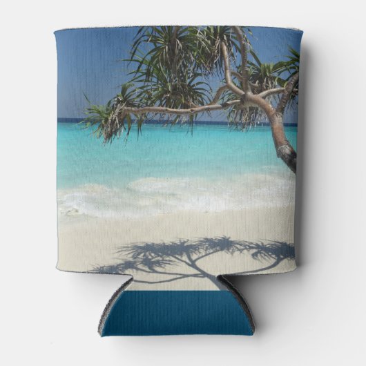 トロピカルブルー海ビーチシーン写真 缶クーラー (正面)