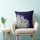 トロピカルホワイトシーコーラルオンネイビーブルービーチ クッション (椅子)