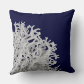 トロピカルホワイトシーコーラルオンネイビーブルービーチ クッション (裏面)