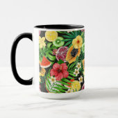 トロピカルミックスフルーツ、花や葉黒の マグカップ (左)