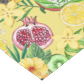 トロピカルミックスフルーツ、花や黄色葉の テーブルクロス (アングル)