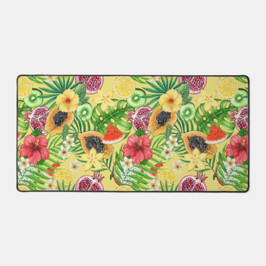 トロピカルミックスフルーツ、花や黄色葉の デスクマット (正面)