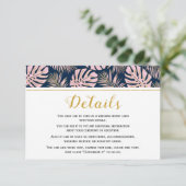 トロピカルリーフのピンクとネイビーのウェディング エンクロージャーカード (スタンド正面)