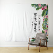 トロピカルリーフ | ピンクの花のブライダルシャワー タペストリー (インサイチュ(横))