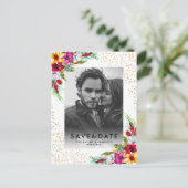 トロピカル フローラル ゴールド フォト ウェディング セーブ ザ デート インビテーションポストカード (スタンド正面)