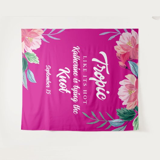 トロピカル ホット ピンクの独身最後の夜 タペストリー (正面(横))