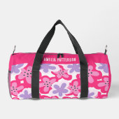 トロピッモダンクピンクフローラパーソナライズされた名 ダッフルバッグ (裏面)