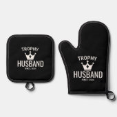 トロフィおもしろいー夫アニバーサリーギフトカスタム 鍋つかみ&鍋敷きセット (正面)