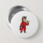 トロフィーでチャンピオンに輝く馬 缶バッジ (正面&裏面)