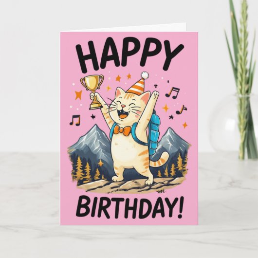 トロフィーと山頂を持つ誕生日のハイキング猫 カード (正面)