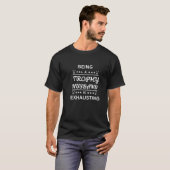 トロフィーの夫としてTおもしろいシャツを疲れる Tシャツ (正面フル)