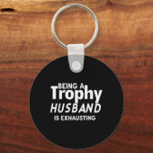 トロフィーの夫は疲れている キーホルダー (正面)