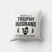 トロフィーの夫は疲れている クッション (裏面)
