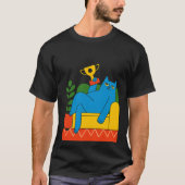 トロフィースタイルの青い猫のソファ Tシャツ (正面)
