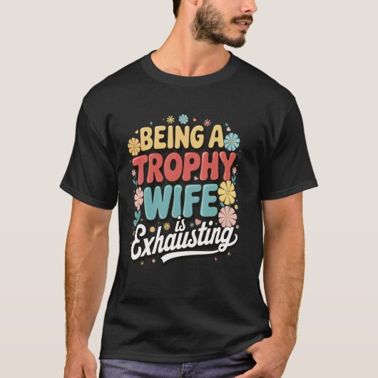 トロフィーワイフは大変なのよ Tシャツ (正面)