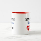 トロントにいる誰かが私を愛している ツートーンマグカップ (中央)