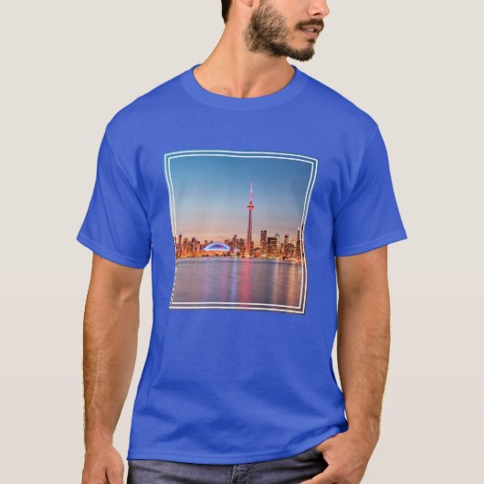 トロントの夕焼けスカイライン Tシャツ (正面)