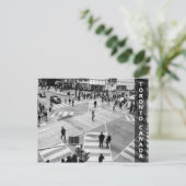 トロント，カナダ： Yonge-Dundas Intersection in B&W ポストカード (スタンド正面)