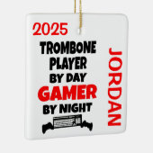 トロンボンプレーヤー遊はビデオゲームを愛 セラミックオーナメント (右)