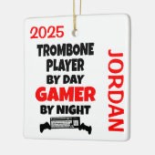 トロンボンプレーヤー遊はビデオゲームを愛 セラミックオーナメント (左)