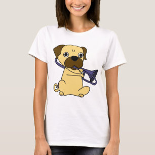 トロンボーンを遊んでいるおもしろいなパグ犬 Tシャツ