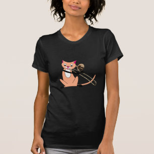 トロンボーンを遊んでいる猫 Tシャツ