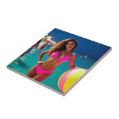 トワイライトビーチポートレート – ネオンピンクビキンの女性 タイル (側面)