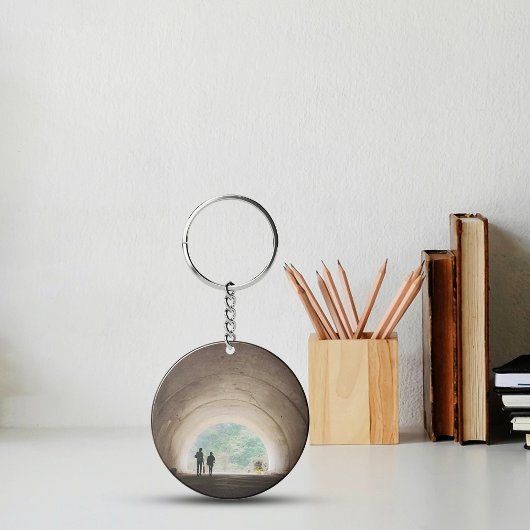 トンネルのキーチェーン上の2人 キーホルダー