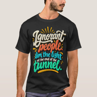 トンネルの出口にいる無知な人々 サラリーマンジョーク Tシャツ