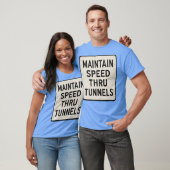 トンネルを抜けるまでスピードを維持せよ Tシャツ (ユニセックス)